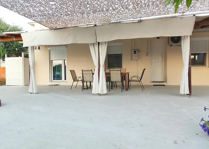 Aphrodite's House 斯卡拉索提罗斯